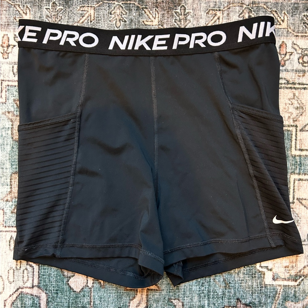 Nike Pro Women's 3" High-Waisted Training Shorts with Pockets